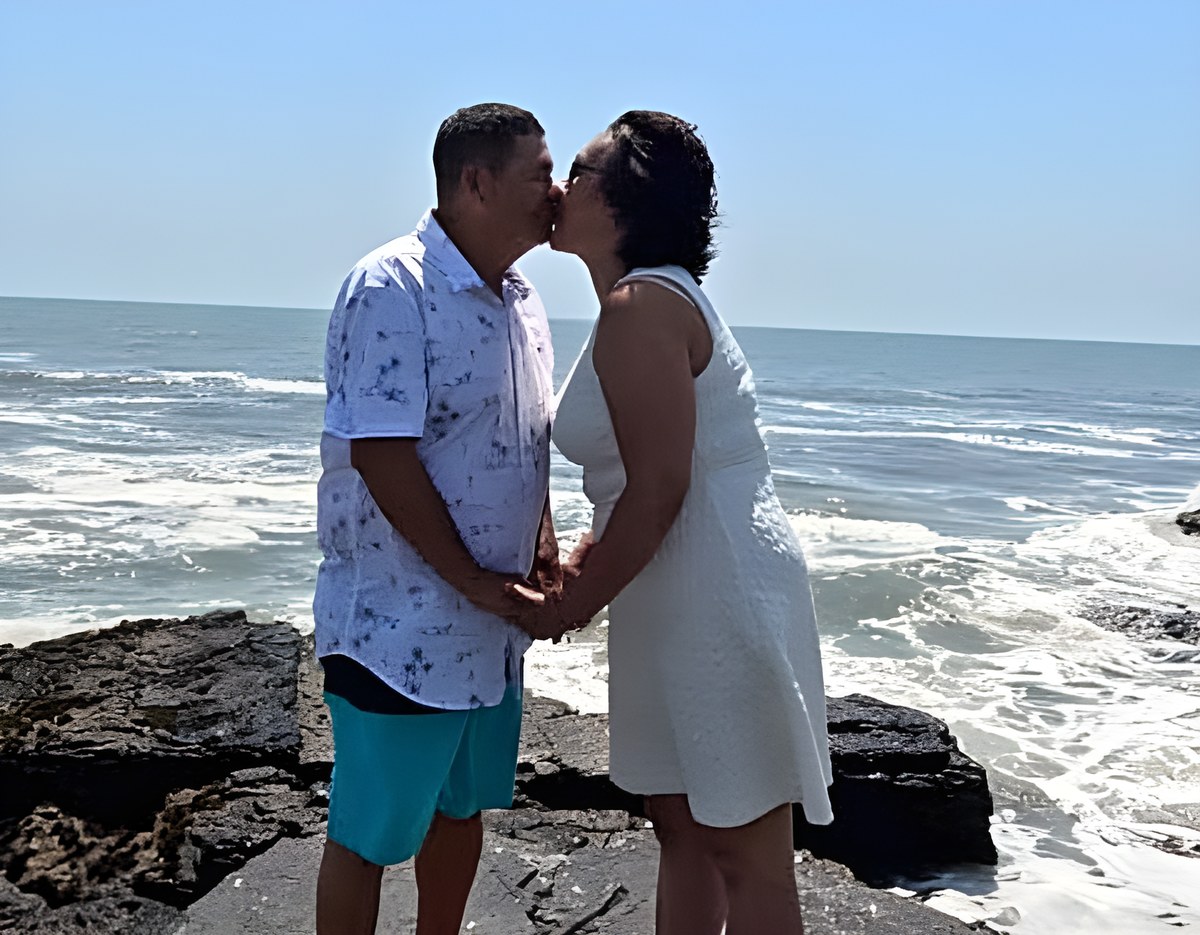 Beso frente al mar
