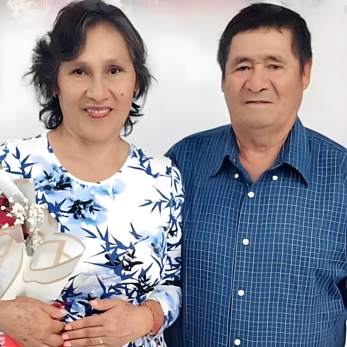 Arturo y Aracelita sonriendo juntos